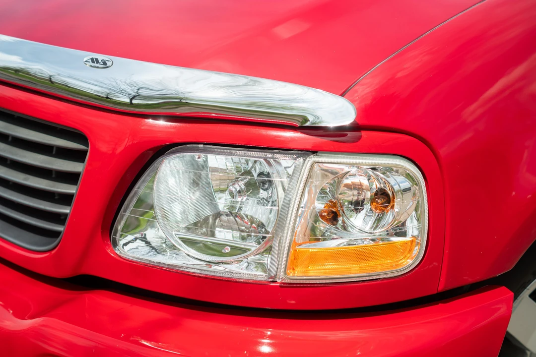 2001 Ford F-150 SVT Lightning 10th Gen - Image 23 of 31