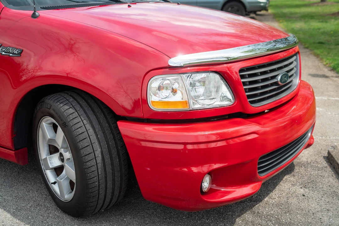 2001 Ford F-150 SVT Lightning 10th Gen - Image 14 of 31