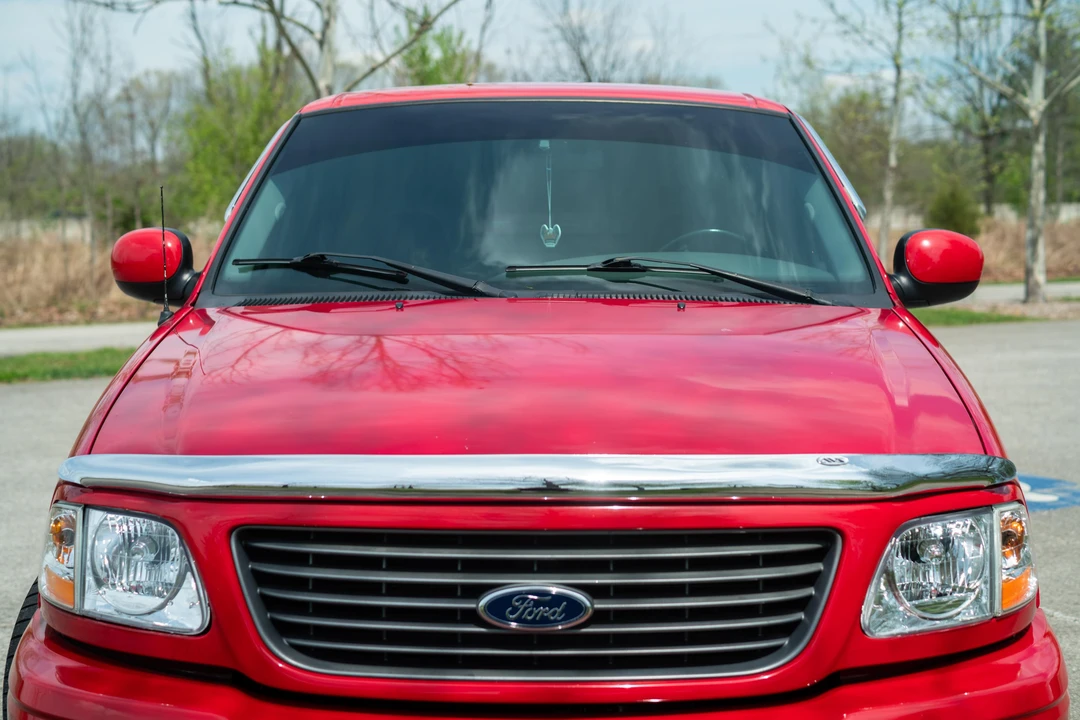 2001 Ford F-150 SVT Lightning 10th Gen - Image 19 of 31