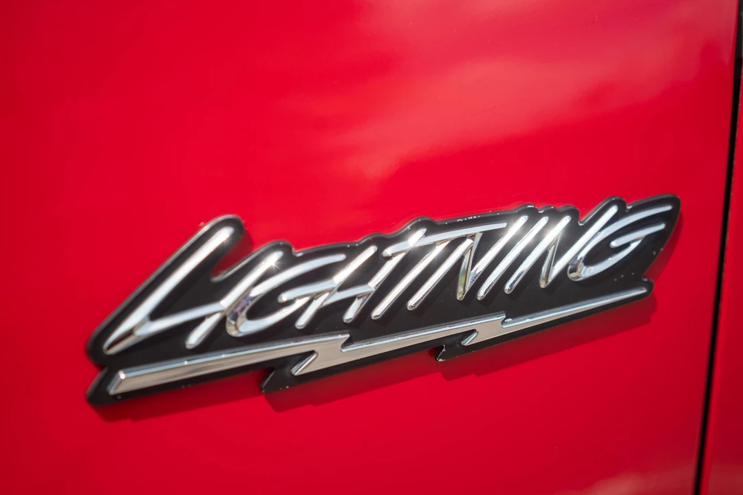 2001 Ford F-150 SVT Lightning 10th Gen - Image 26 of 31