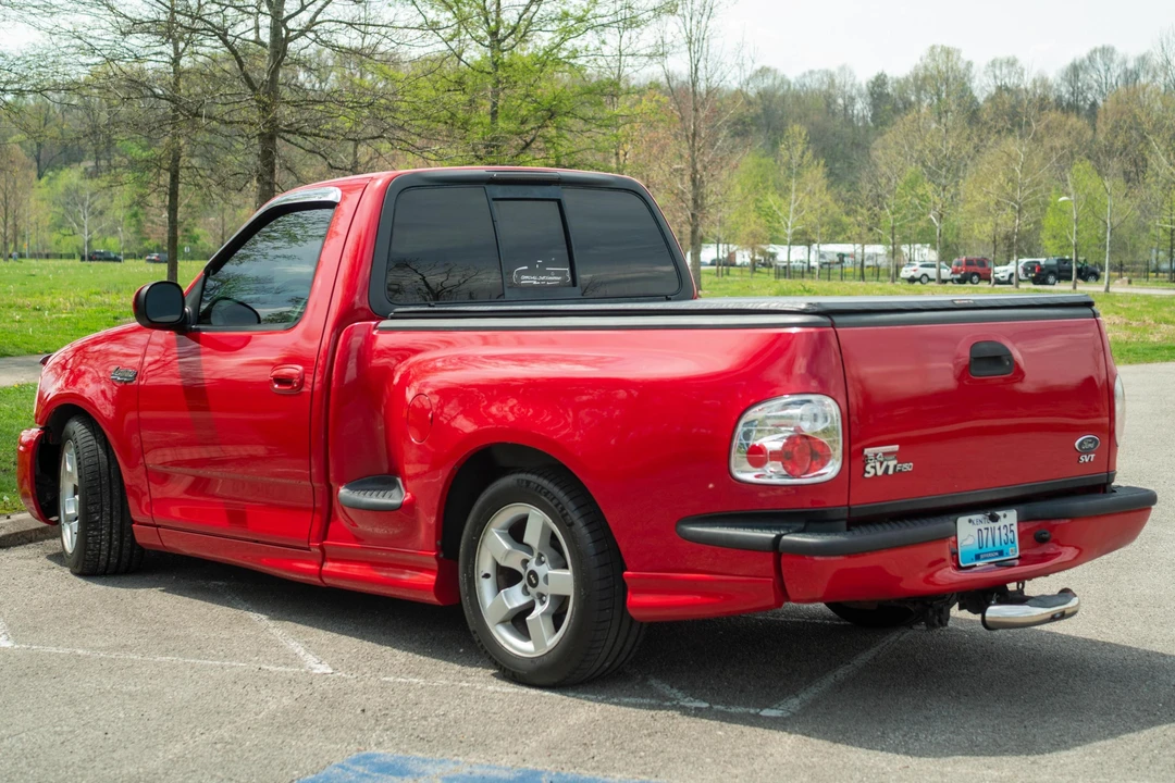 2001 Ford F-150 SVT Lightning 10th Gen - Image 4 of 31