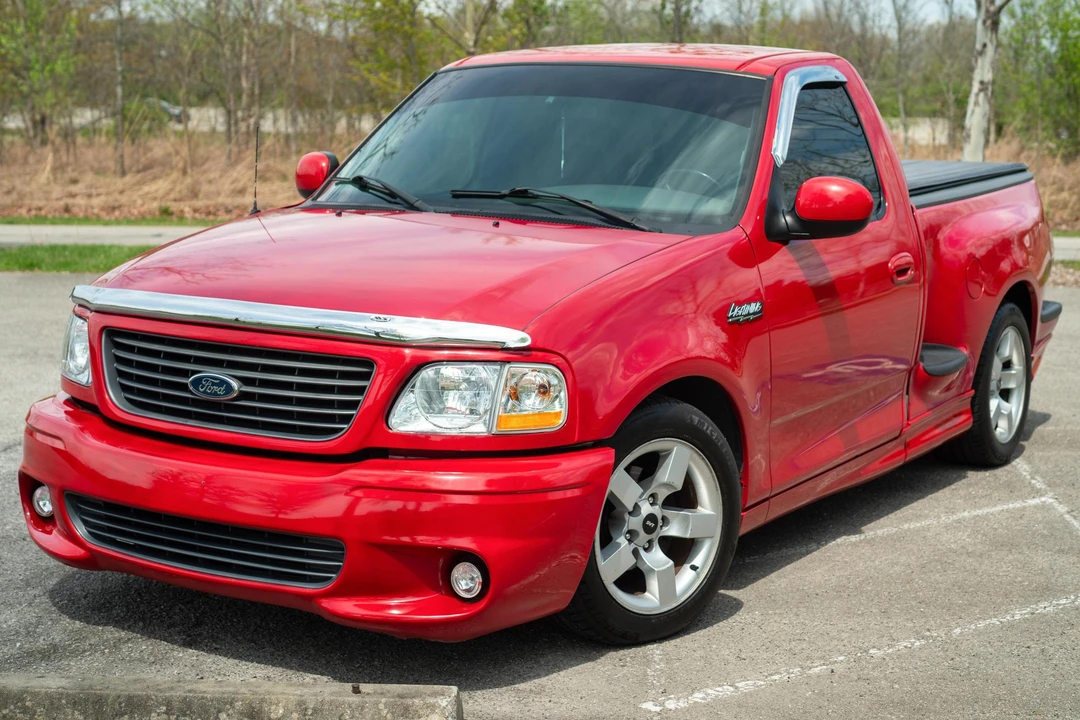 2001 Ford F-150 SVT Lightning 10th Gen - Image 6 of 31