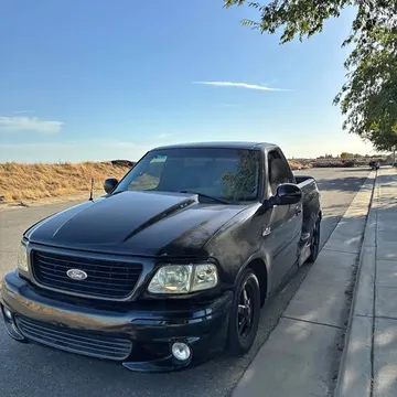 2001 Ford F-150 SVT Lightning Pickup 2D 6 1/2 ft