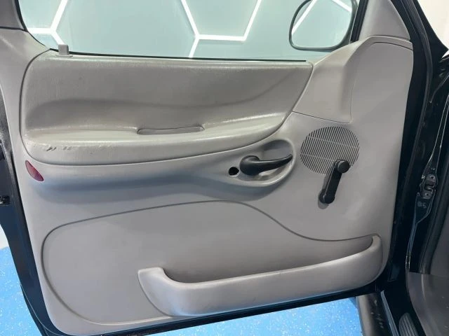 2001 Ford F-150 10th Gen - Image 21 of 31