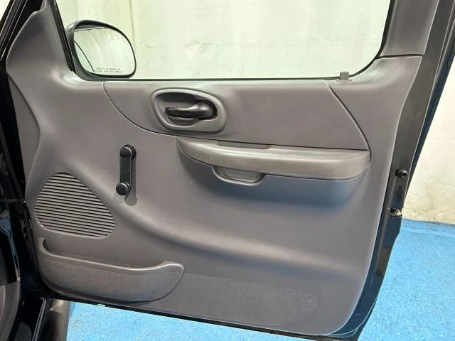 2001 Ford F-150 10th Gen - Image 22 of 31