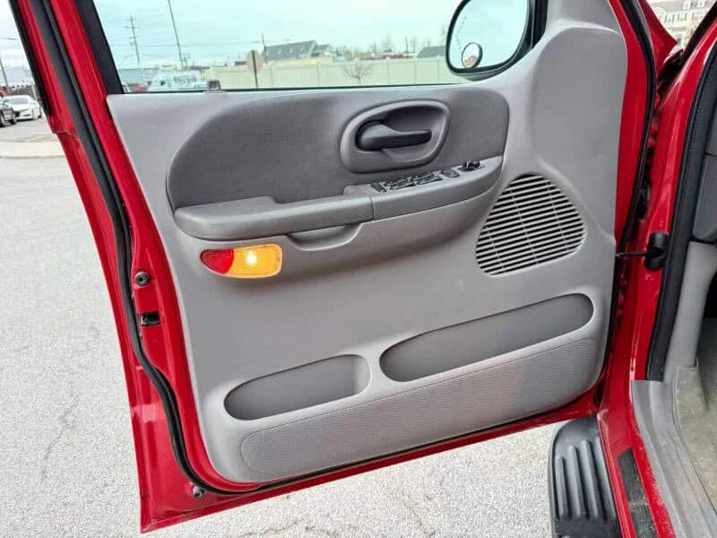 2001 Ford F-150 10th Gen - Image 20 of 30