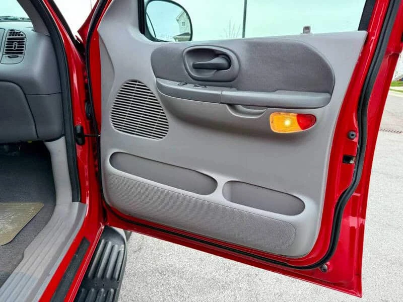 2001 Ford F-150 10th Gen - Image 21 of 30