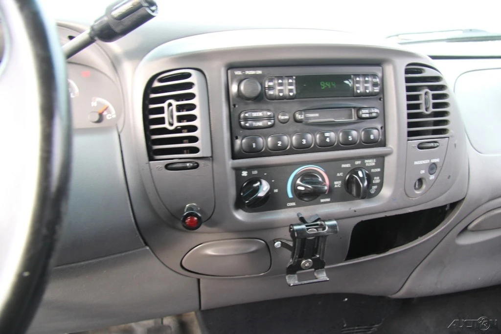 2001 Ford F-150 10th Gen - Image 17 of 21