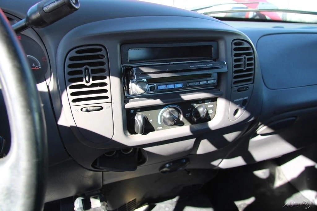 2001 Ford F-150 10th Gen - Image 16 of 21