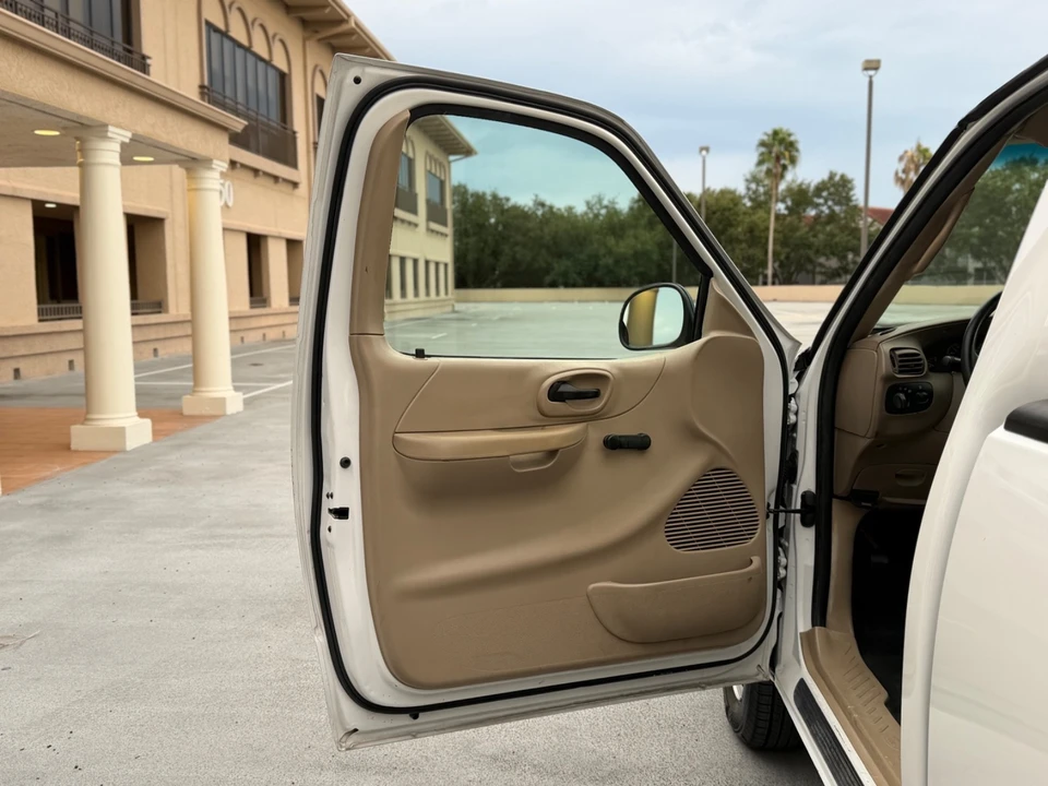 2001 Ford F-150 10th Gen - Image 25 of 31