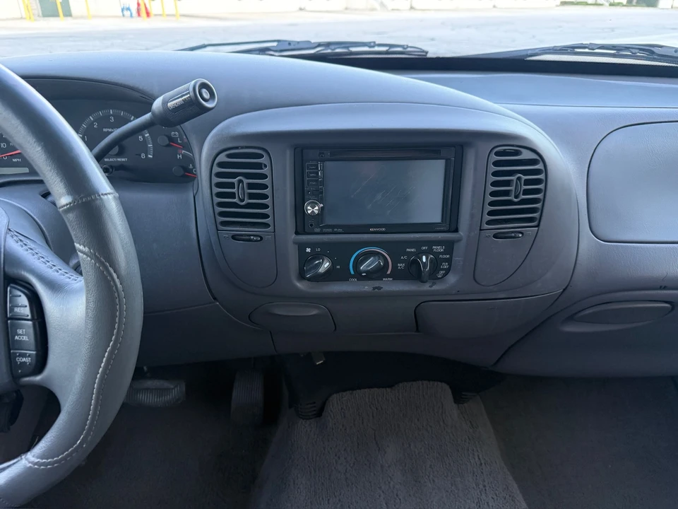 2001 Ford F-150 10th Gen - Image 19 of 21