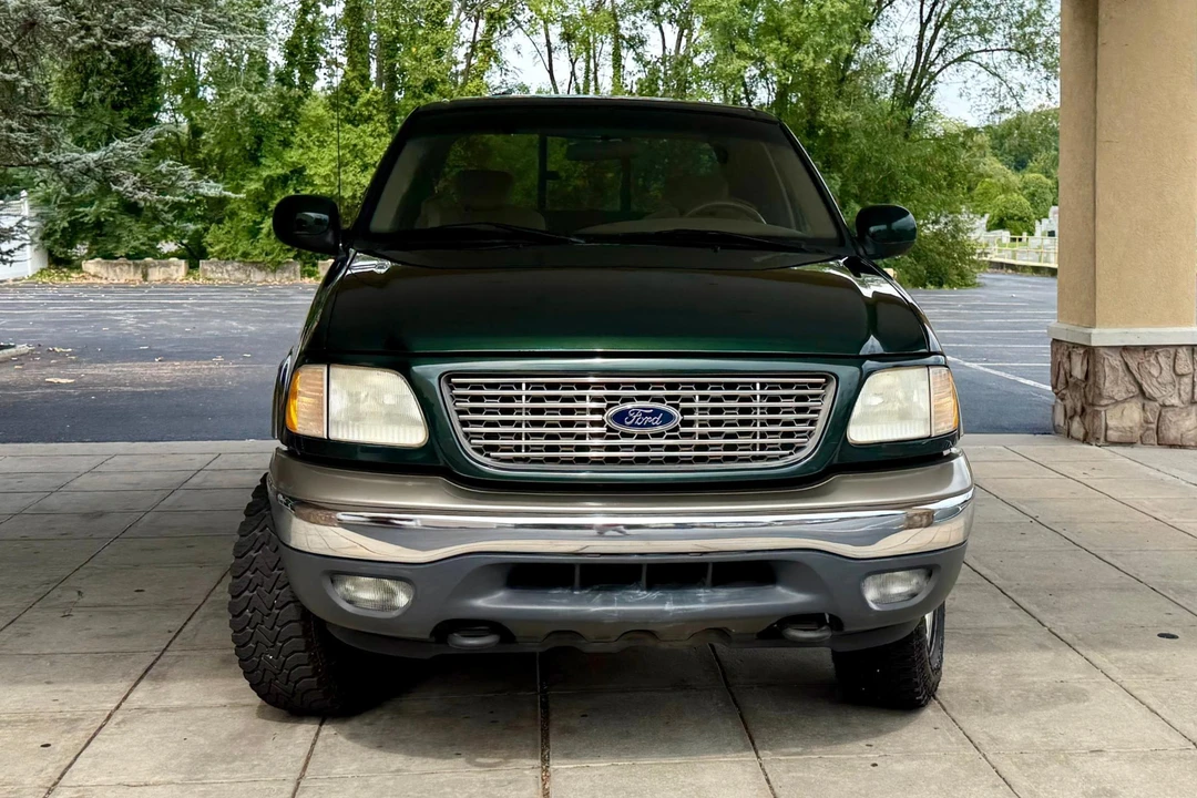 2001 Ford F-150 10th Gen - Image 2 of 31
