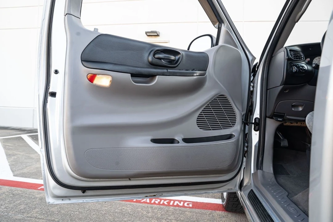 2001 Ford F-150 10th Gen - Image 16 of 31