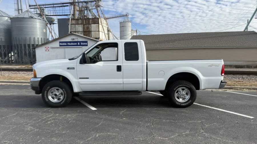 2001 Ford Super Duty 1st Gen - Image 2 of 14