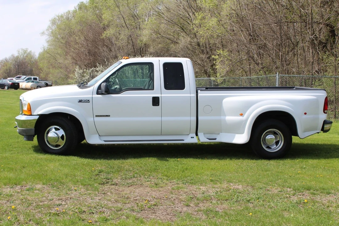 2001 Ford Super Duty 1st Gen - Image 2 of 12