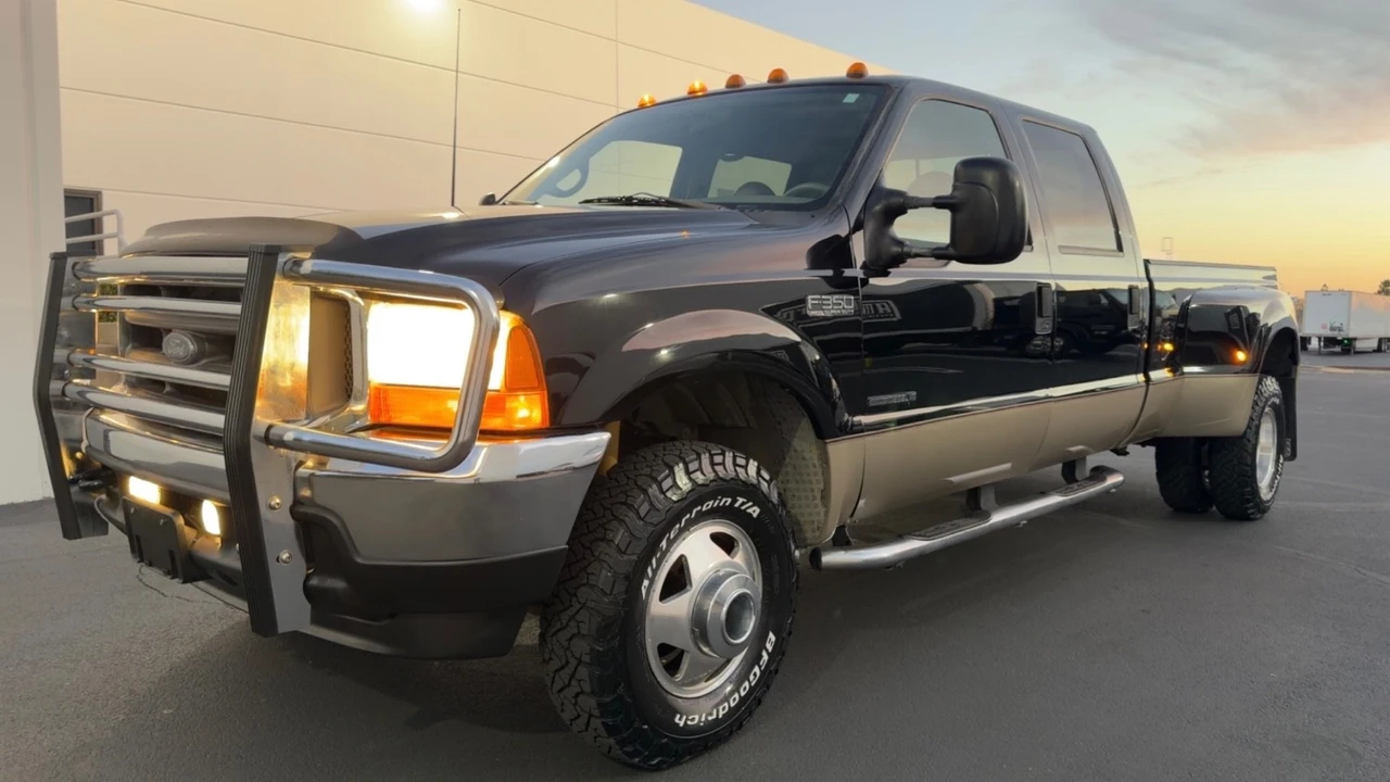 2001 Ford Super Duty 1st Gen - Image 2 of 21