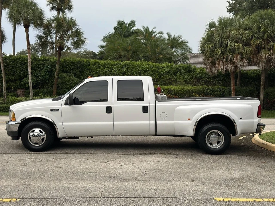 2001 Ford Super Duty 1st Gen - Image 2 of 12