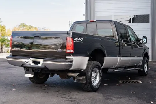 2001 Ford Super Duty 1st Gen - Image 2 of 7