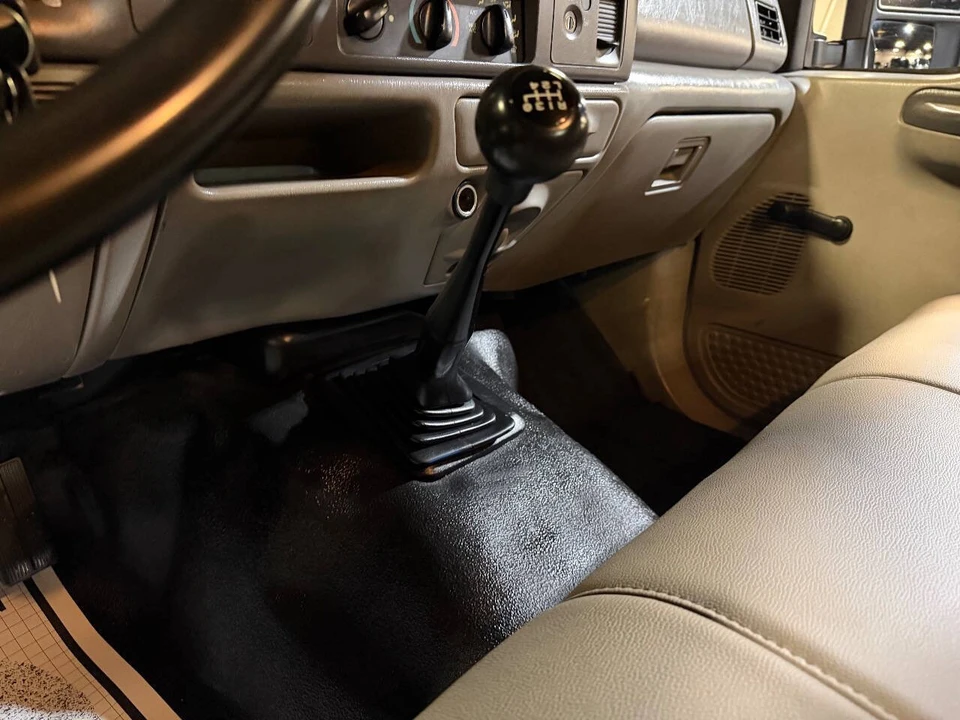 2001 Ford Super Duty 1st Gen - Image 2 of 12
