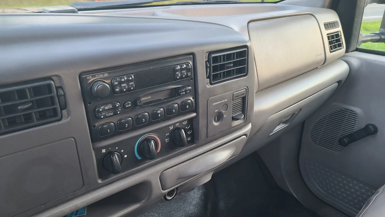 2001 Ford Super Duty 1st Gen - Image 10 of 18