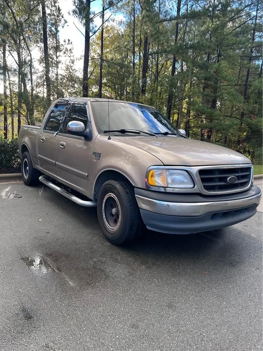 2001 Ford F-150 10th Gen - Image 2 of 10