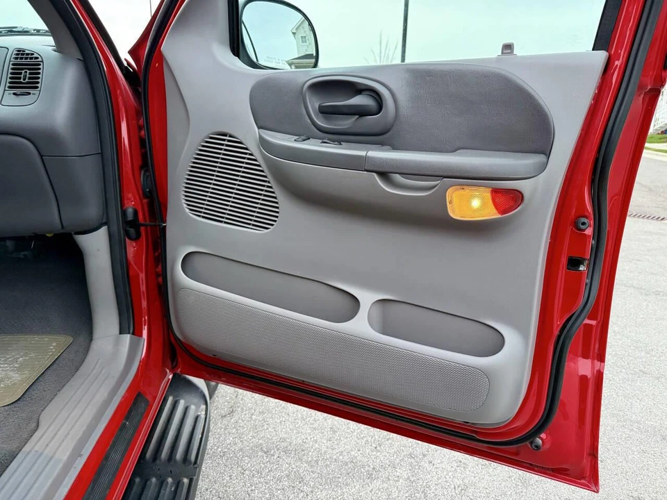 2001 Ford F-150 10th Gen - Image 21 of 31