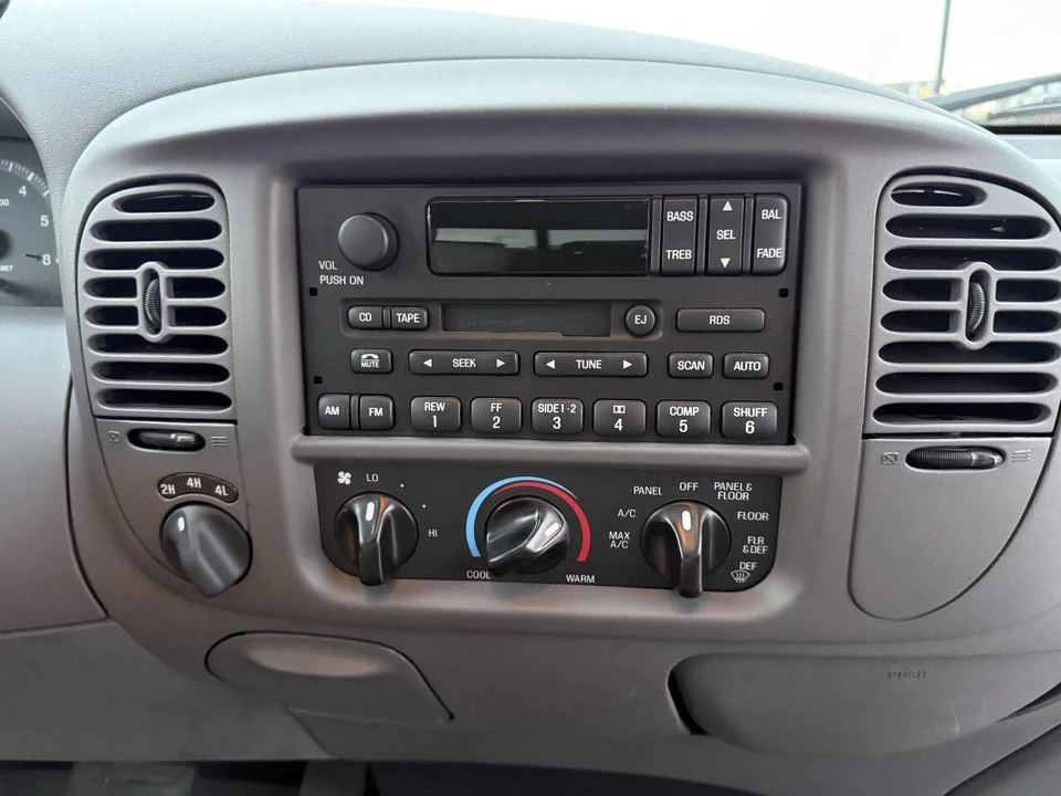 2001 Ford F-150 10th Gen - Image 27 of 31