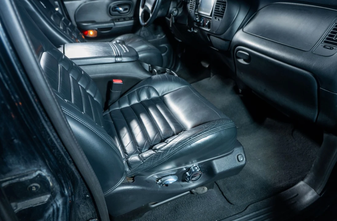 2001 Ford F-150 10th Gen - Image 28 of 30