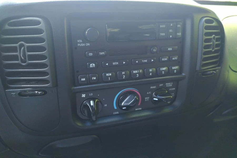 2001 Ford F-150 10th Gen - Image 18 of 28