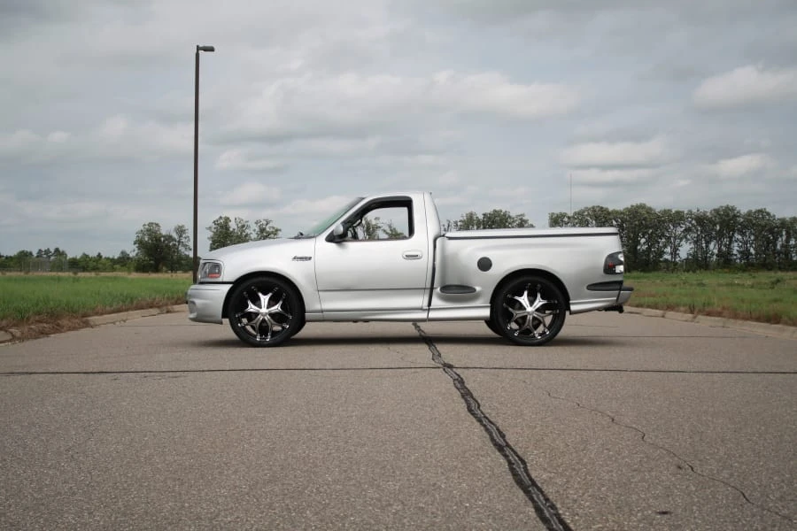 2001 Ford F-150 10th Gen - Image 2 of 12