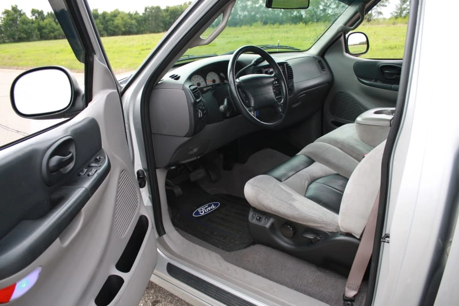 2001 Ford F-150 10th Gen - Image 4 of 12
