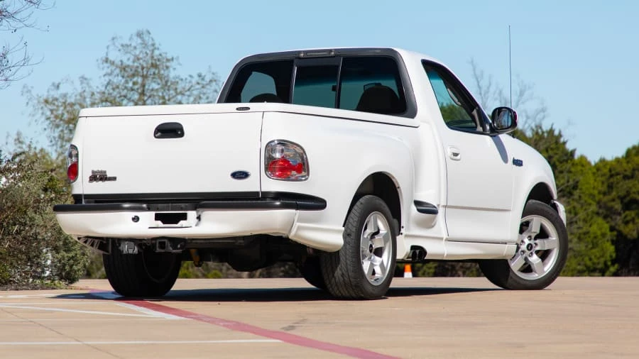 2001 Ford F-150 SVT Lightning 10th Gen - Image 3 of 12