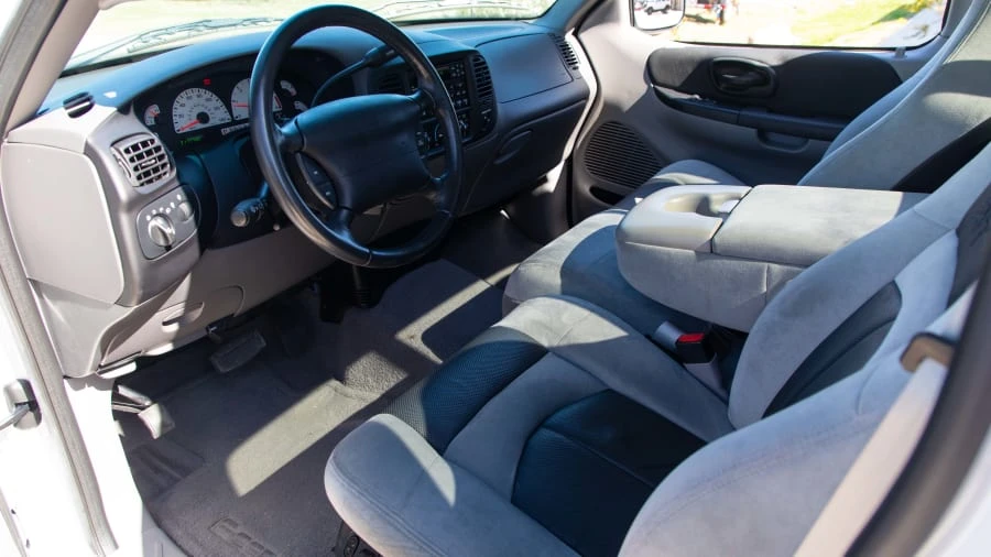 2001 Ford F-150 SVT Lightning 10th Gen - Image 4 of 12