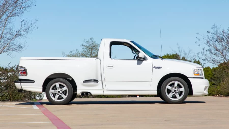 2001 Ford F-150 SVT Lightning 10th Gen - Image 8 of 12
