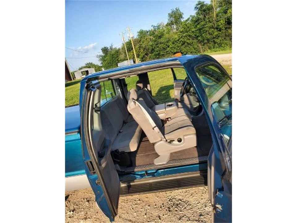 2001 Ford Super Duty 1st Gen - Image 2 of 18