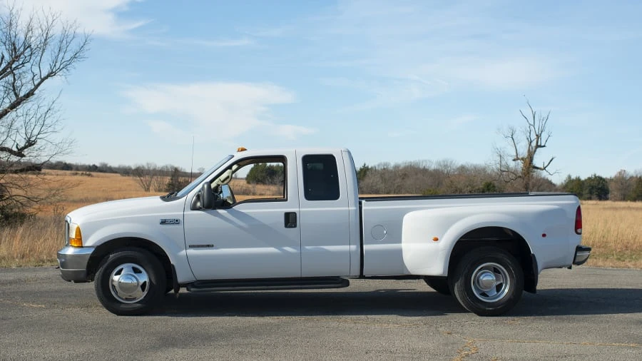2001 Ford Super Duty 1st Gen - Image 2 of 12