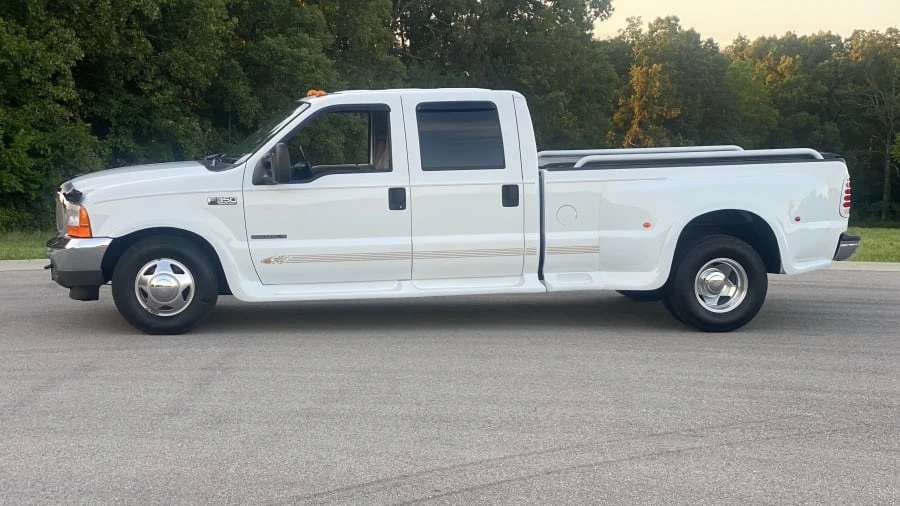 2001 Ford Super Duty 1st Gen - Image 2 of 14