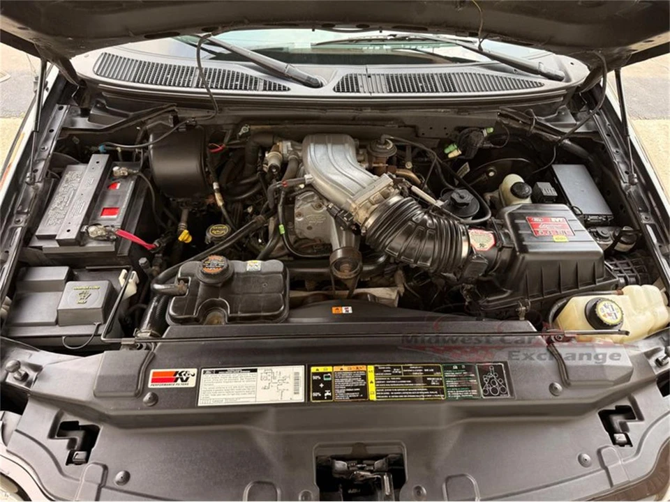 2001 Ford F-150 SVT Lightning 10th Gen - Image 20 of 31