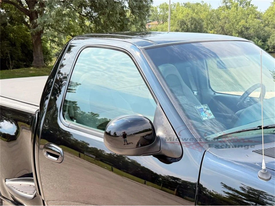 2001 Ford F-150 SVT Lightning 10th Gen - Image 26 of 31