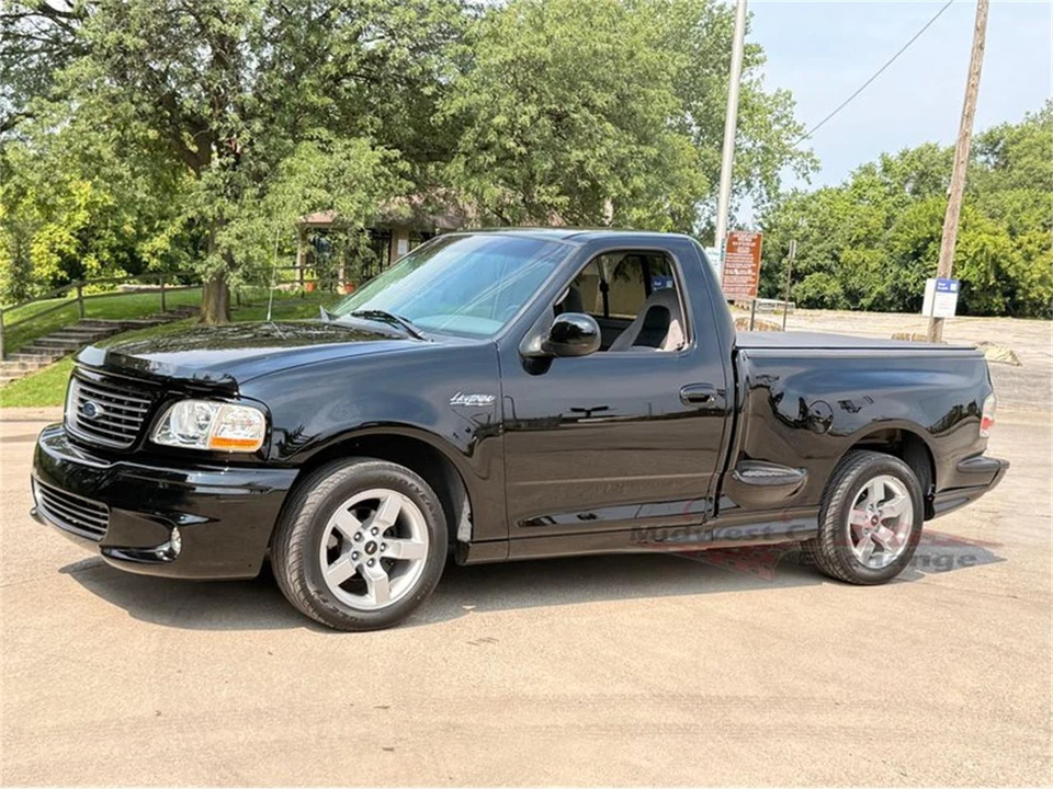2001 Ford F-150 SVT Lightning 10th Gen - Image 7 of 31