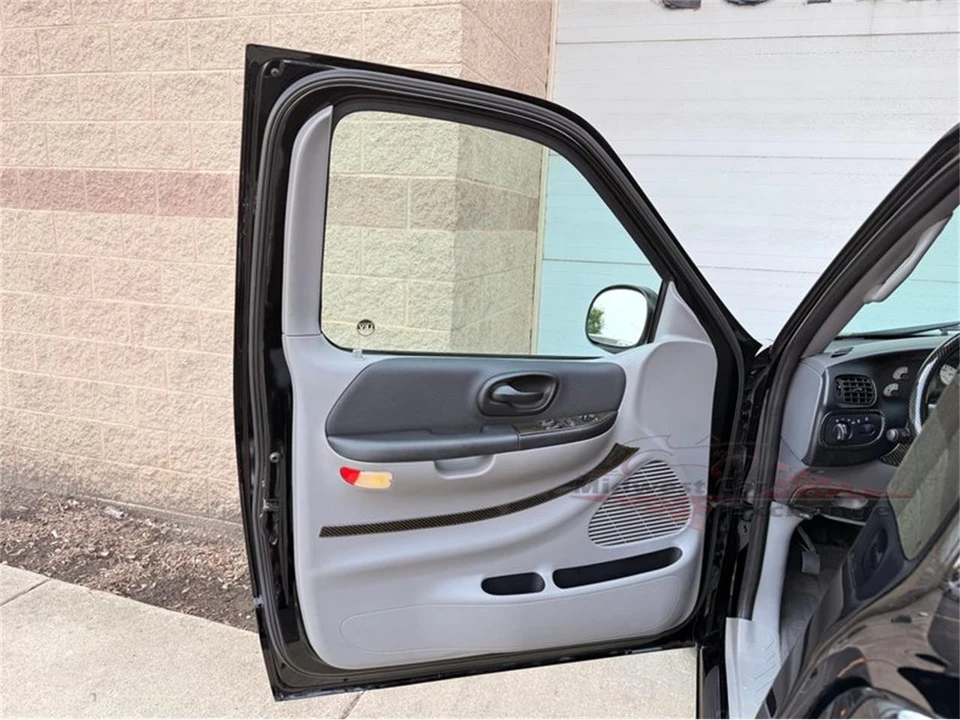 2001 Ford F-150 SVT Lightning 10th Gen - Image 17 of 31