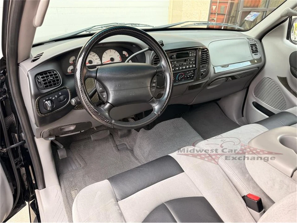2001 Ford F-150 SVT Lightning 10th Gen - Image 13 of 31