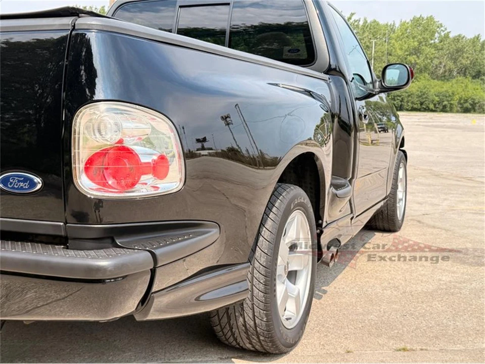 2001 Ford F-150 SVT Lightning 10th Gen - Image 27 of 31