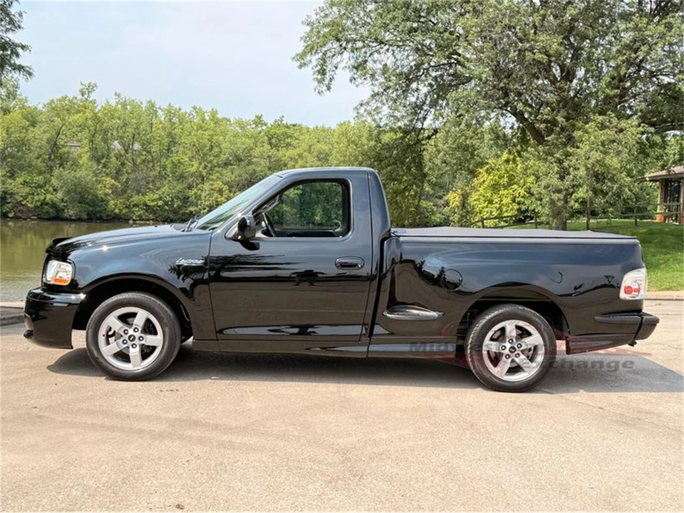 2001 Ford F-150 SVT Lightning 10th Gen - Image 8 of 31