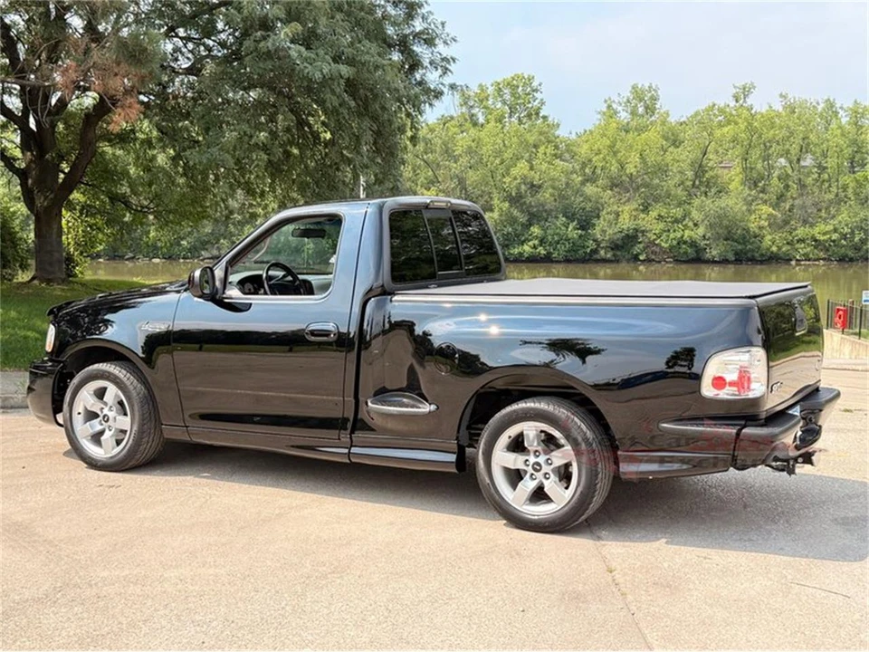 2001 Ford F-150 SVT Lightning 10th Gen - Image 9 of 31