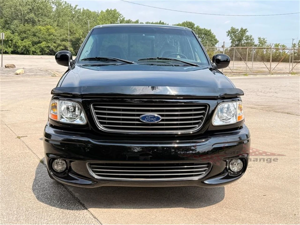 2001 Ford F-150 SVT Lightning 10th Gen - Image 5 of 31