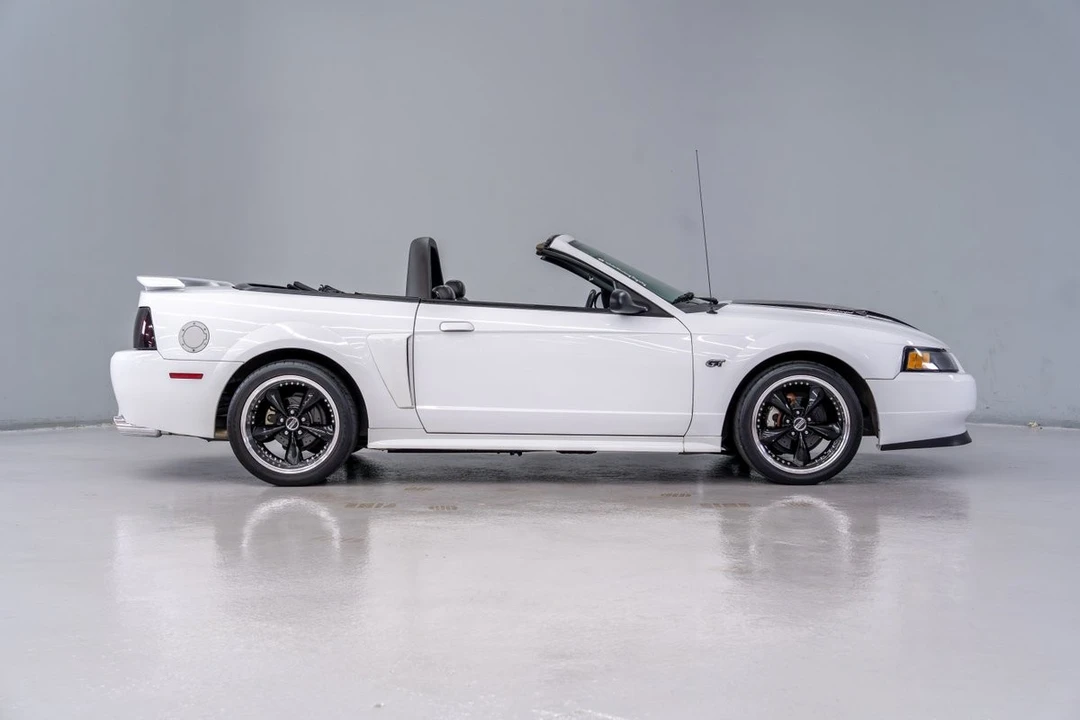 2001 Ford SN95 Mustang - Image 8 of 31