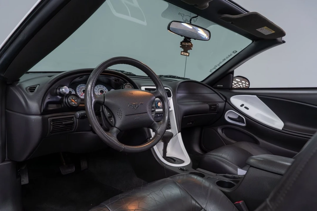 2001 Ford SN95 Mustang - Image 13 of 31