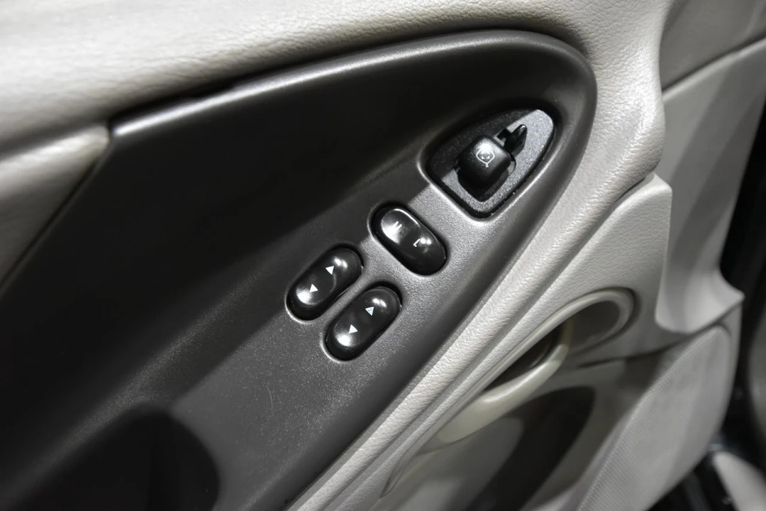 2001 Ford SN95 Mustang - Image 11 of 31