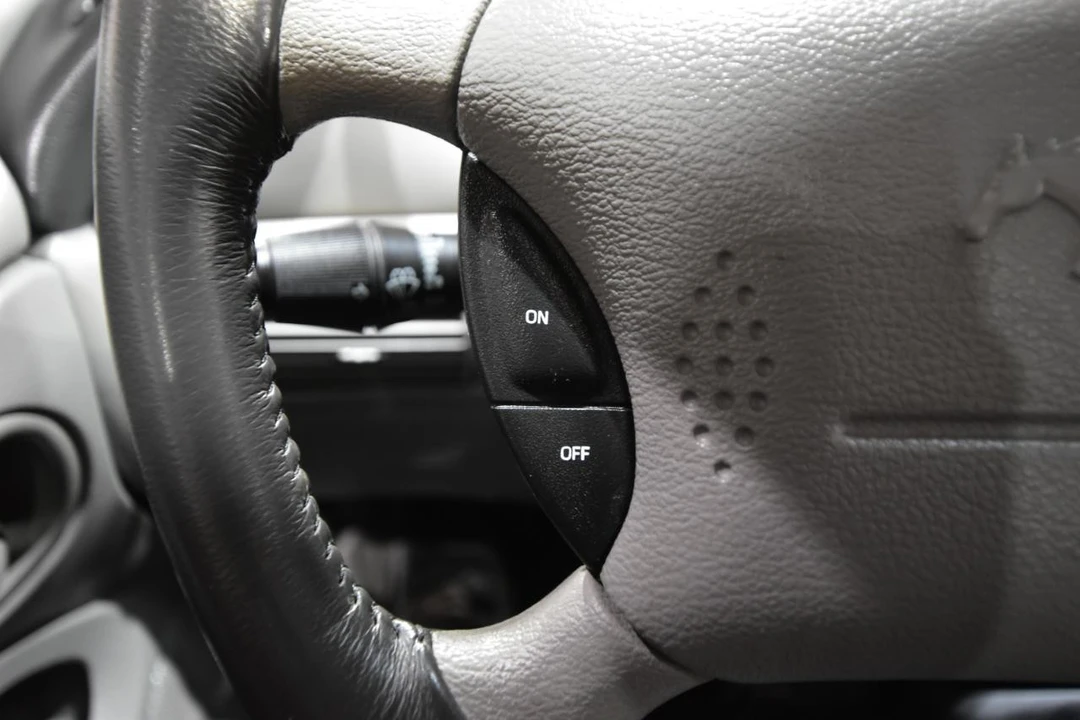 2001 Ford SN95 Mustang - Image 13 of 31